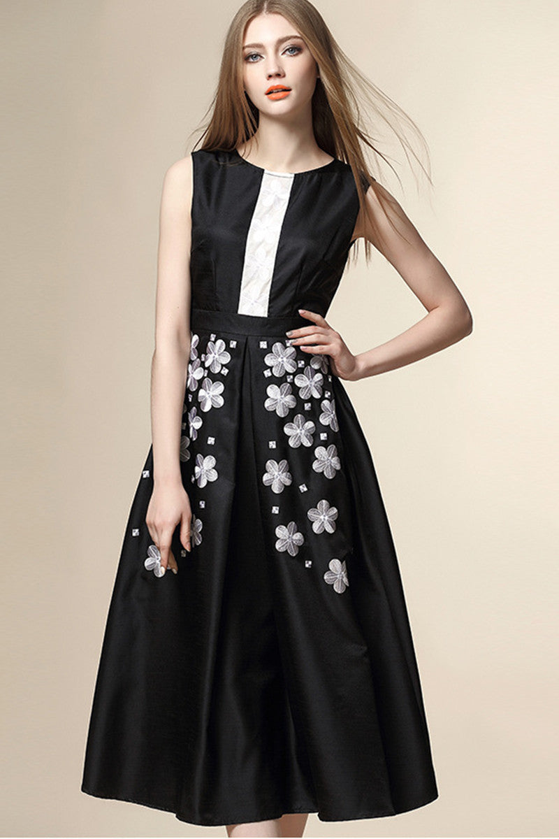 Round Collar Flowers Embroidery Slim Fit  Flare Midi Dress