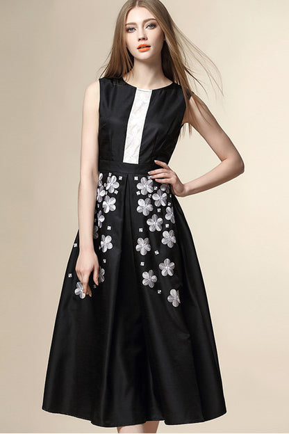Round Collar Flowers Embroidery Slim Fit  Flare Midi Dress