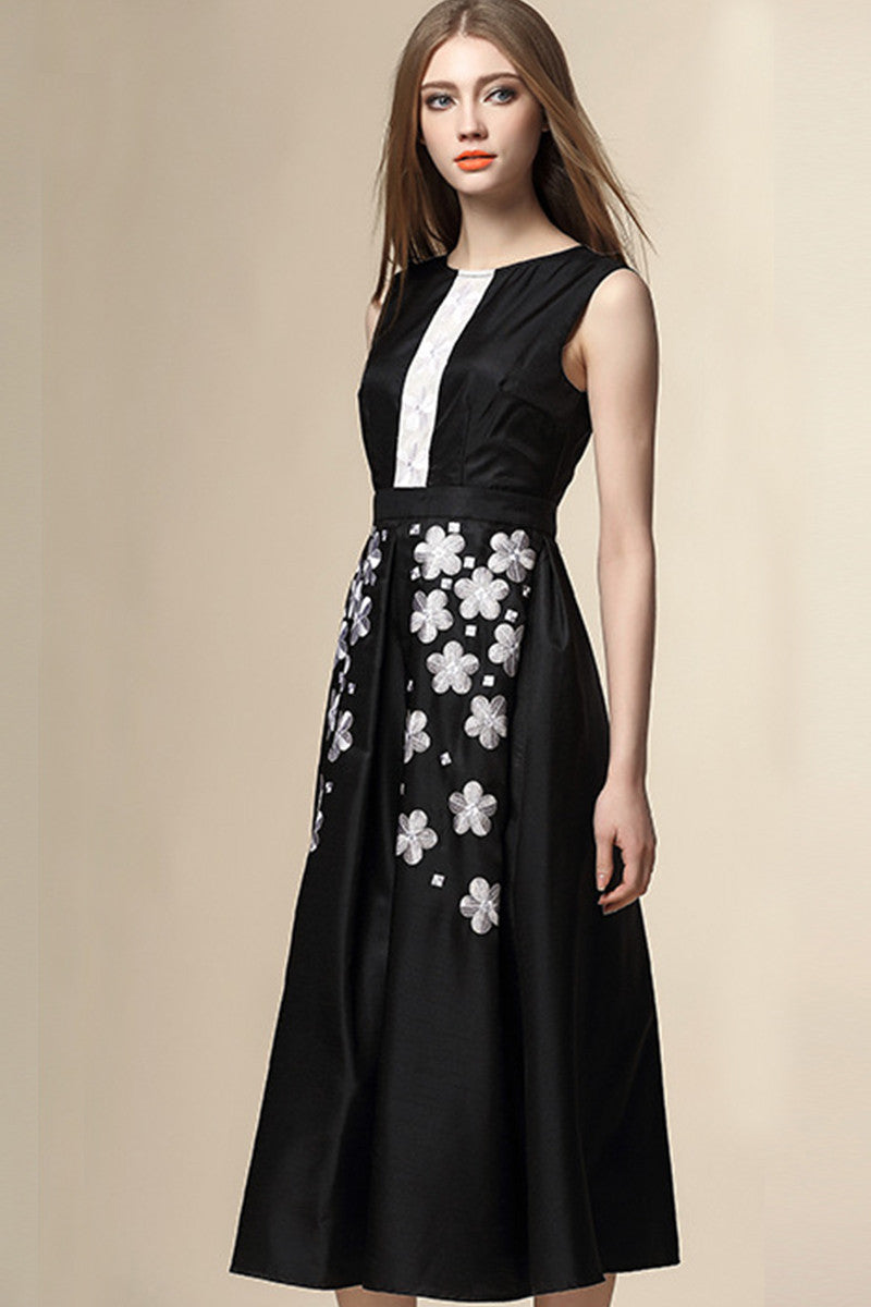 Round Collar Flowers Embroidery Slim Fit  Flare Midi Dress