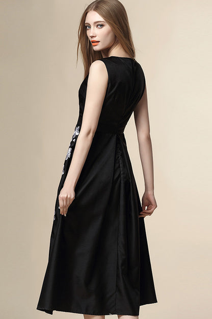 Round Collar Flowers Embroidery Slim Fit  Flare Midi Dress
