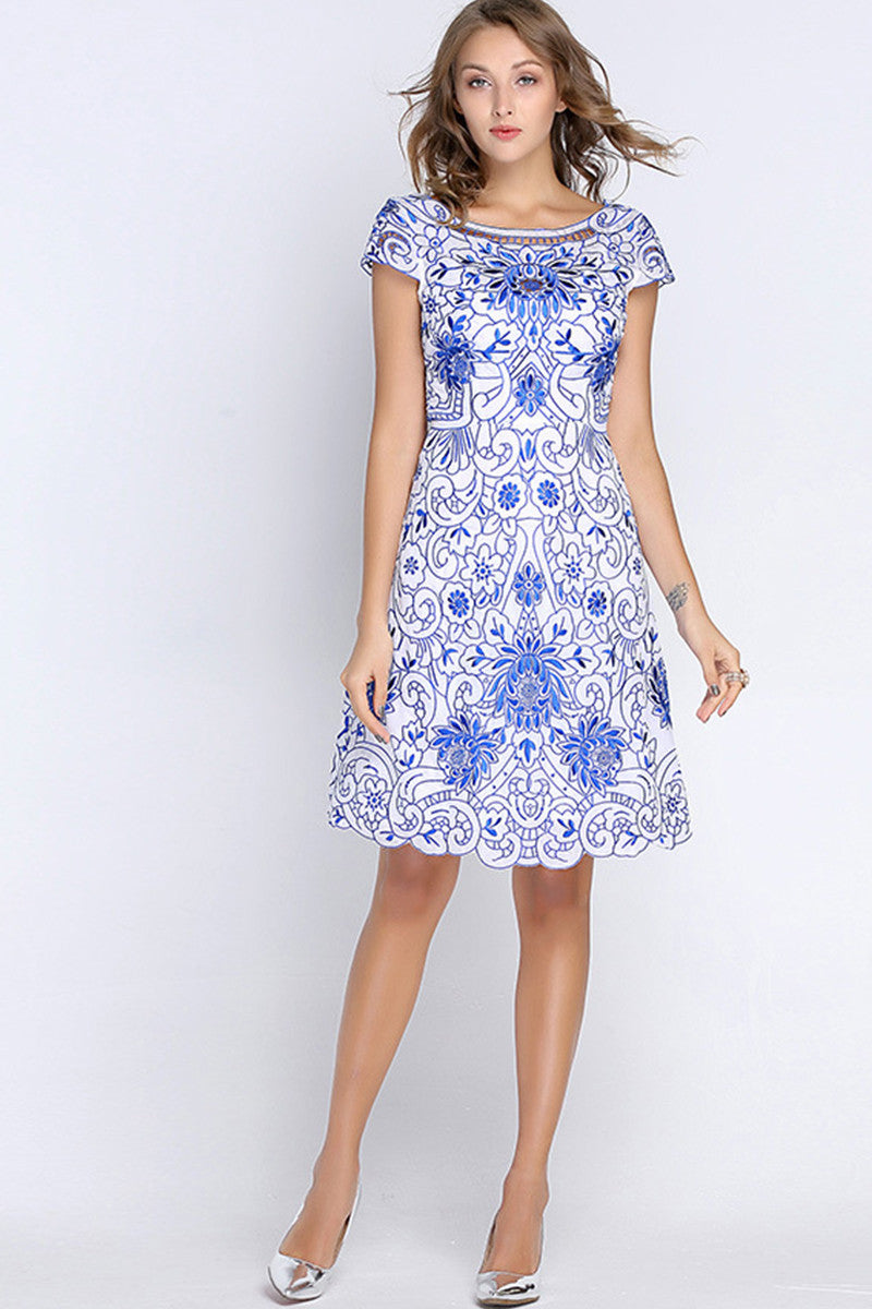 Round Collar Blue And White Porcelain Embroidery Slim Dress