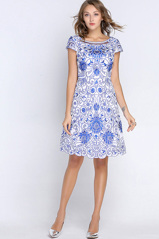 Round Collar Blue And White Porcelain Embroidery Slim Dress